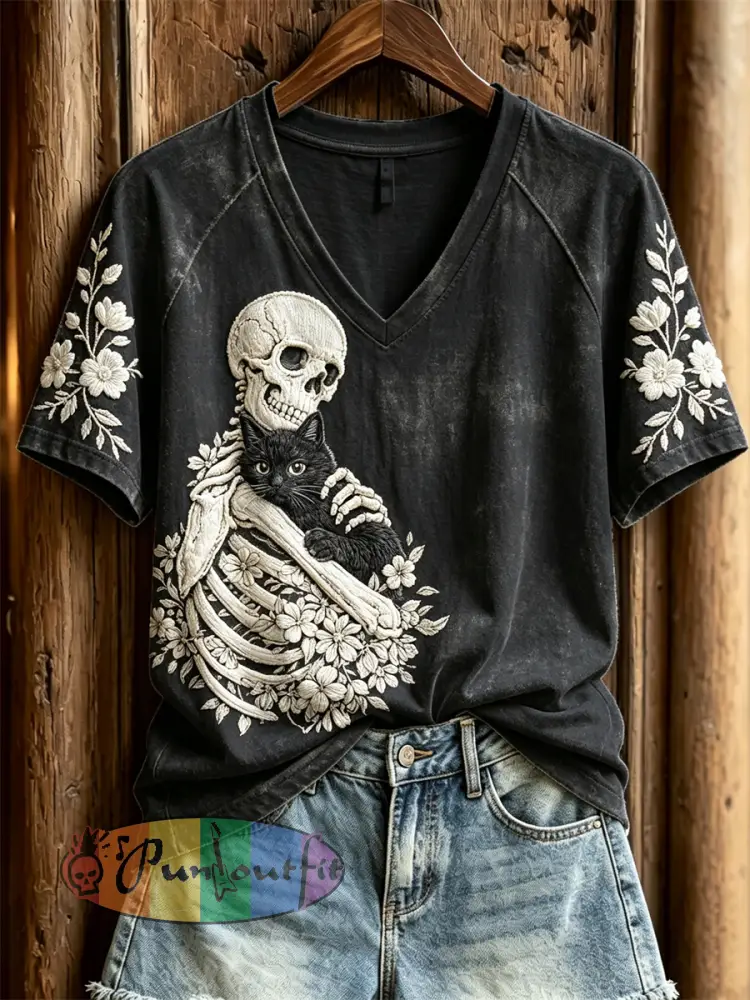 Women’s Halloween Black Cat & Skeleton Cat Lover Floral Print short-sleeved T-shirt - Black · S